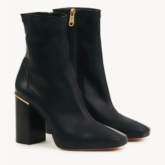 CHLOE AMBRE ANKLE BOOT NIB
Retail $1290 usd - Picture 3 of 5